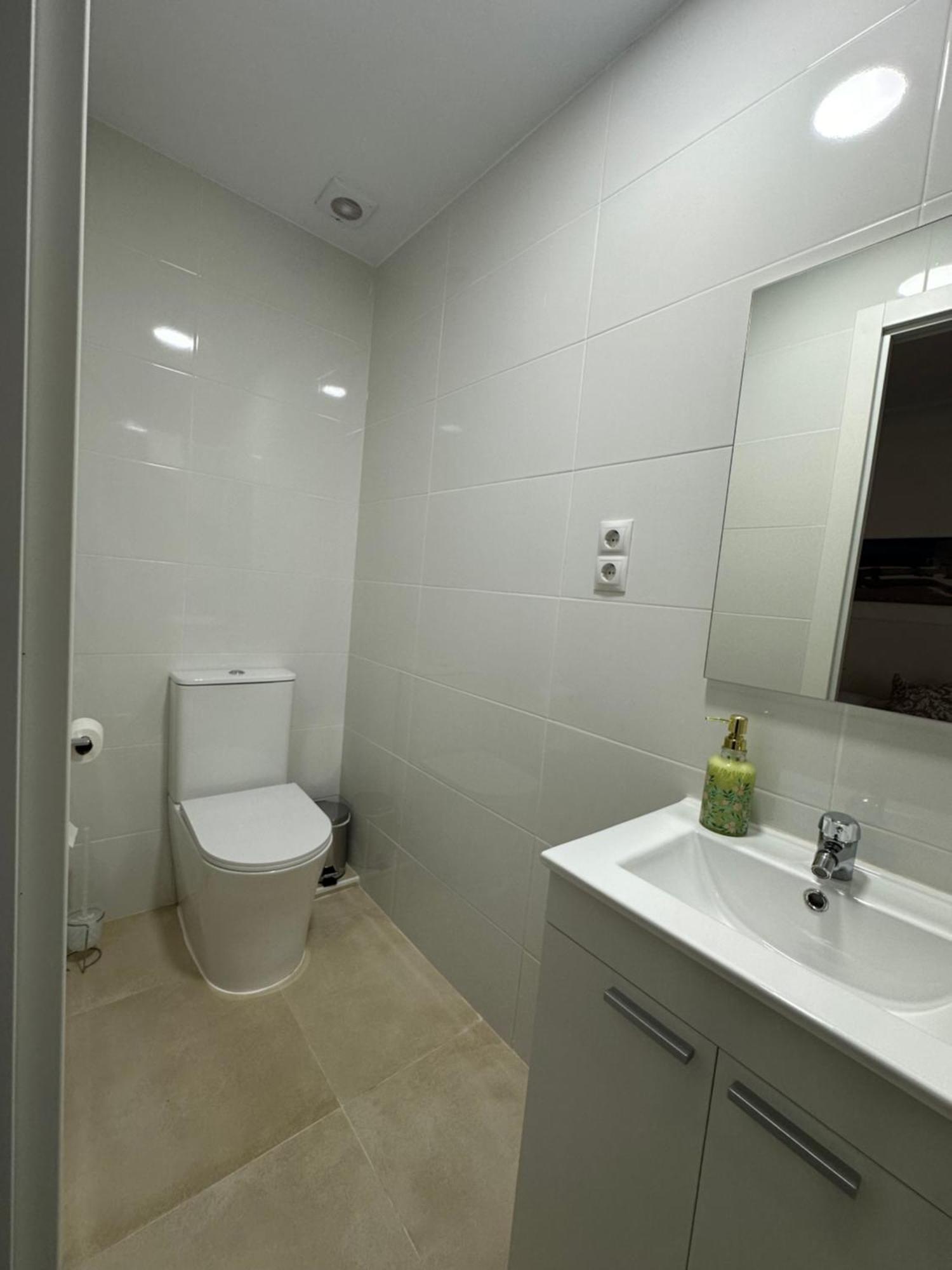 Hostal Arrate Madrid Exterior photo