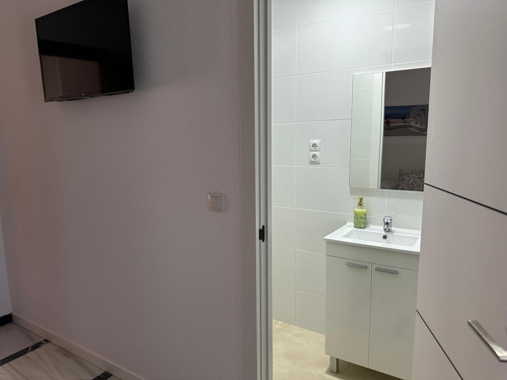 Hostal Arrate Madrid Exterior photo